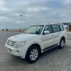 Mitsubishi Pajero 2010