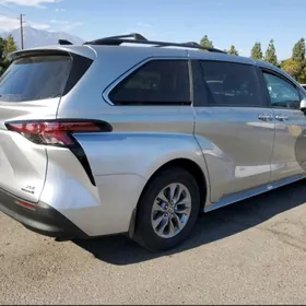 Toyota Sienna 2021