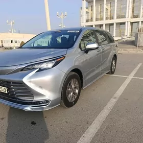 Toyota Sienna 2022