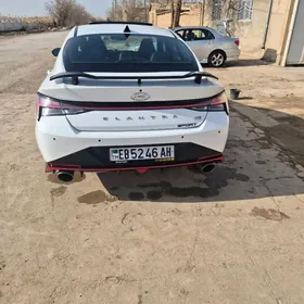 Hyundai Elantra 2022