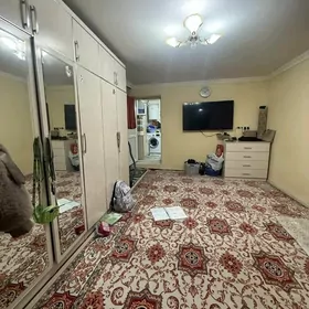 30mkr Tenis kordyň ýany