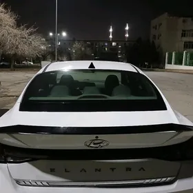 spoyler elantran 2021 madel