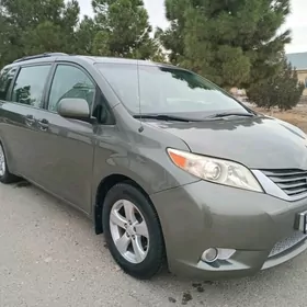Toyota Sienna 2012