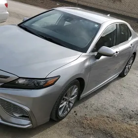 Toyota Camry 2021