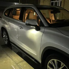 Toyota Highlander 2022