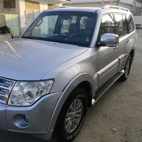 Mitsubishi Pajero 2010