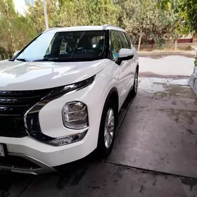 Mitsubishi Outlander 2025