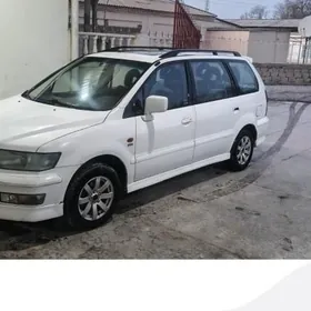 Mitsubishi Chariot 1999