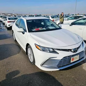 Toyota Camry 2021