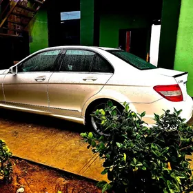 Mercedes-Benz C300 2011