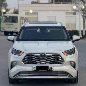 Toyota Highlander 2021