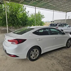 Hyundai Elantra 2019