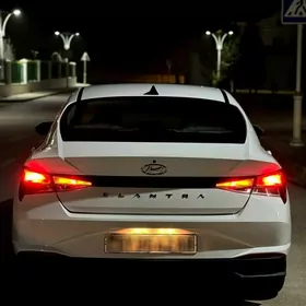 Hyundai Elantra 2021