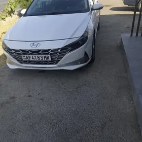 Hyundai Elantra 2022