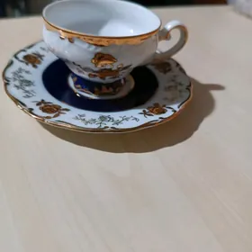 кофейная чашка с блюдцем