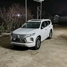 Mitsubishi Pajero 2020