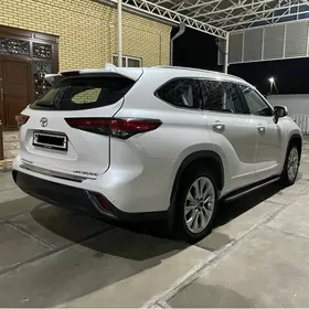 Toyota Highlander 2022