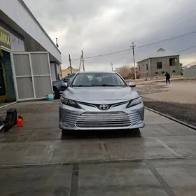 Toyota Camry 2021