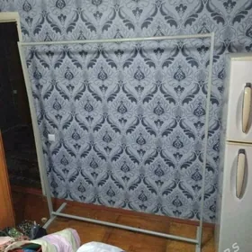 вешалка,кухонный гарнитур.Ц