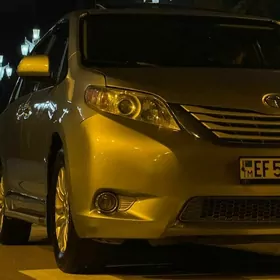 Toyota Sienna 2015