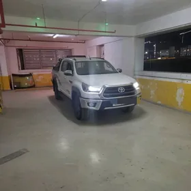 Toyota Hilux 2024