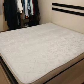 кровать двухспальная