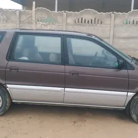 Mitsubishi Chariot 1992