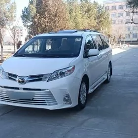 Toyota Sienna 2019
