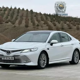 Toyota Camry 2019