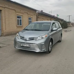 Toyota Sienna 2017