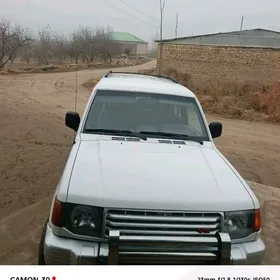 Mitsubishi Pajero 1995