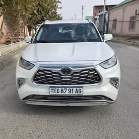 Toyota Highlander 2021