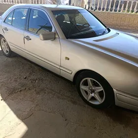 Mercedes-Benz E320 1996