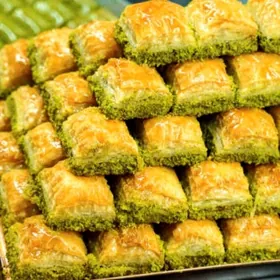 Baklawa kömekçi gerek