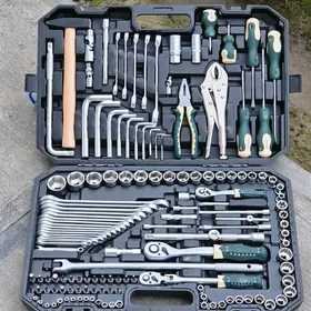 General Nabor acar enjam