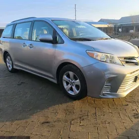 Toyota Sienna 2018