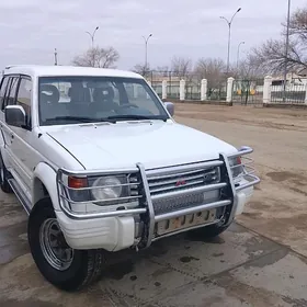 Mitsubishi Pajero 1993