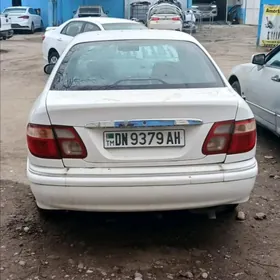 Nissan Sunny 2000