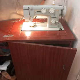 Швейная машинка