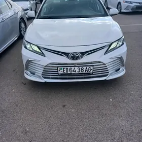 Toyota Camry 2021