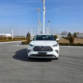 Toyota Highlander 2021