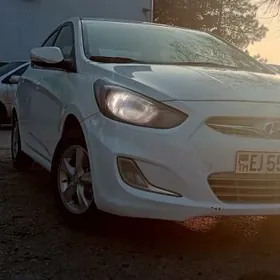 Hyundai Accent 2011