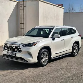 Toyota Highlander 2021