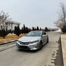 Toyota Camry 2019