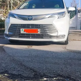 Toyota Sienna 2022