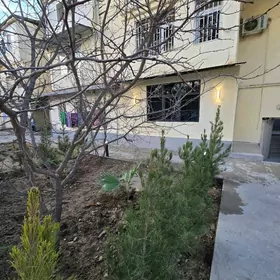 30мкр 1 эт 3 ком со двором