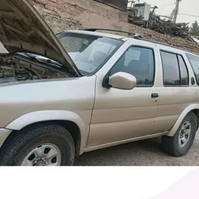 Nissan Pathfinder 1996