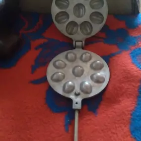 орешница и ложки