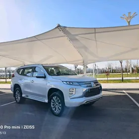 Mitsubishi Pajero 2020