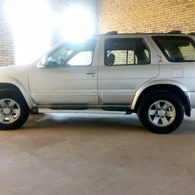 Nissan Pathfinder 2001